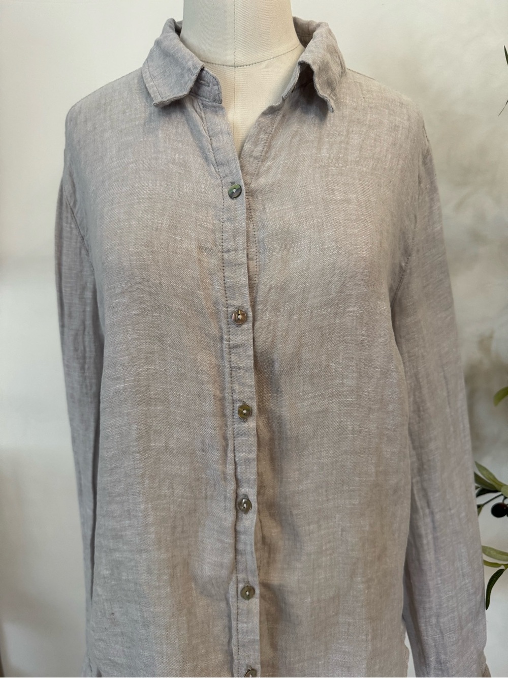 Joie 100% Linen Button-Up Shirt Medium Beige Taupe Long Sleeve Collared Blouse - Picture 2 of 7
